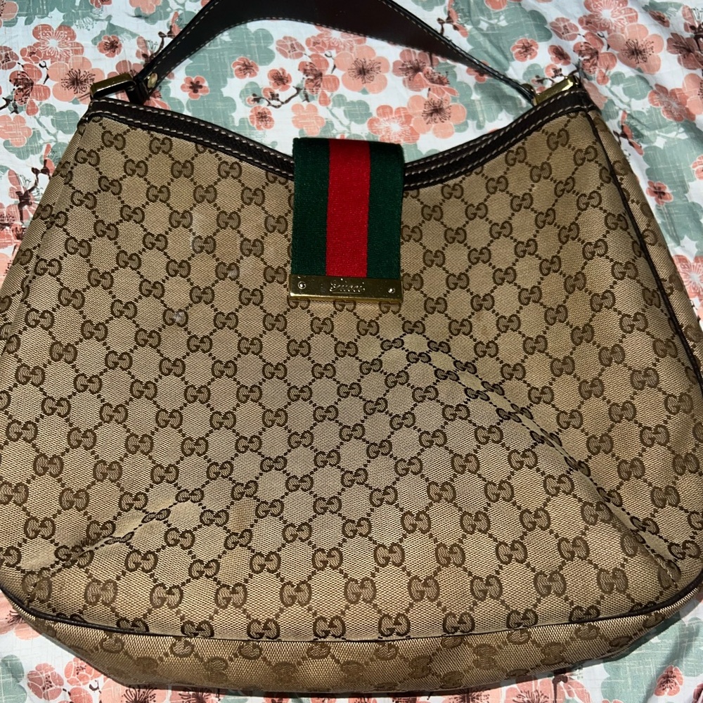 Large Gucci bag! Bag is in great condition with minor flaws.